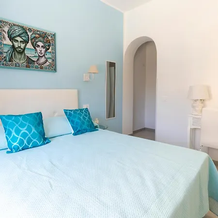Elysia Bed & Breakfast 3*